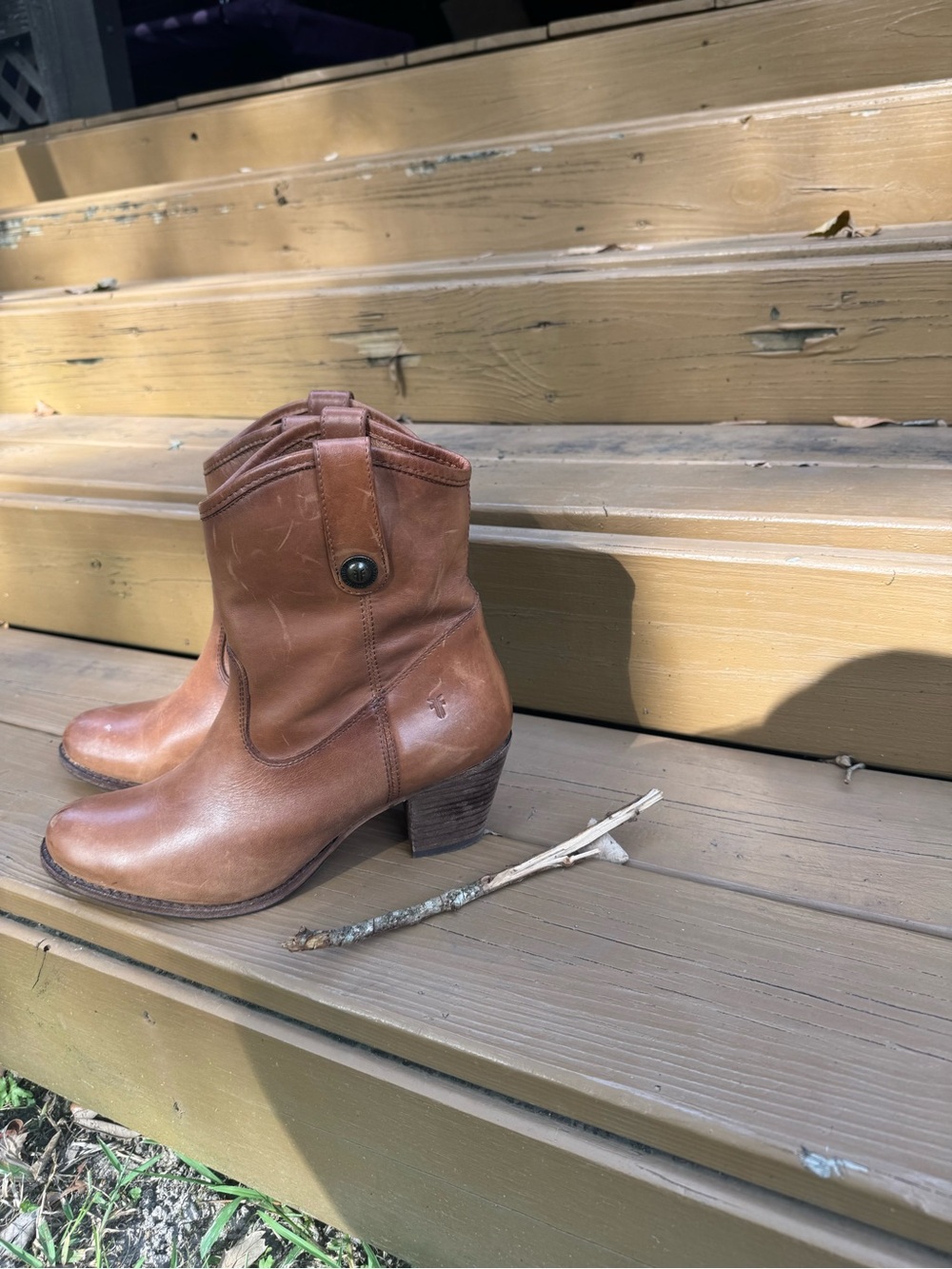 Frye Women’s Tan Leather Western Ankle Boots